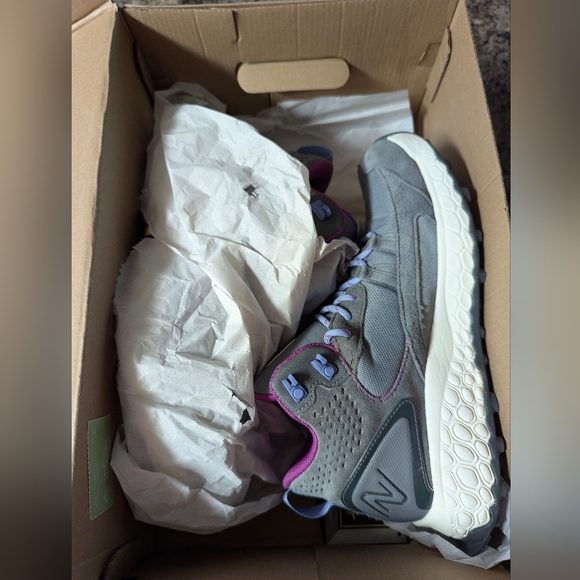 New Balance Fresh foam X Hierro Mid GTX Women's Size 8.5 W hiking boot shoe - Picture 11 of 11